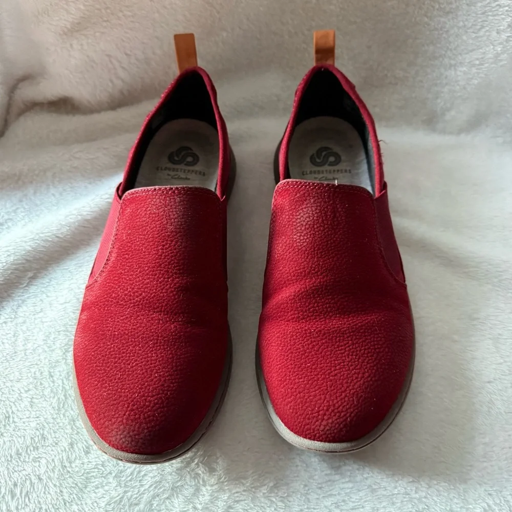 Clarks Shoes‎ Red Slip-On Women’s Size 6 Flats Loafers
